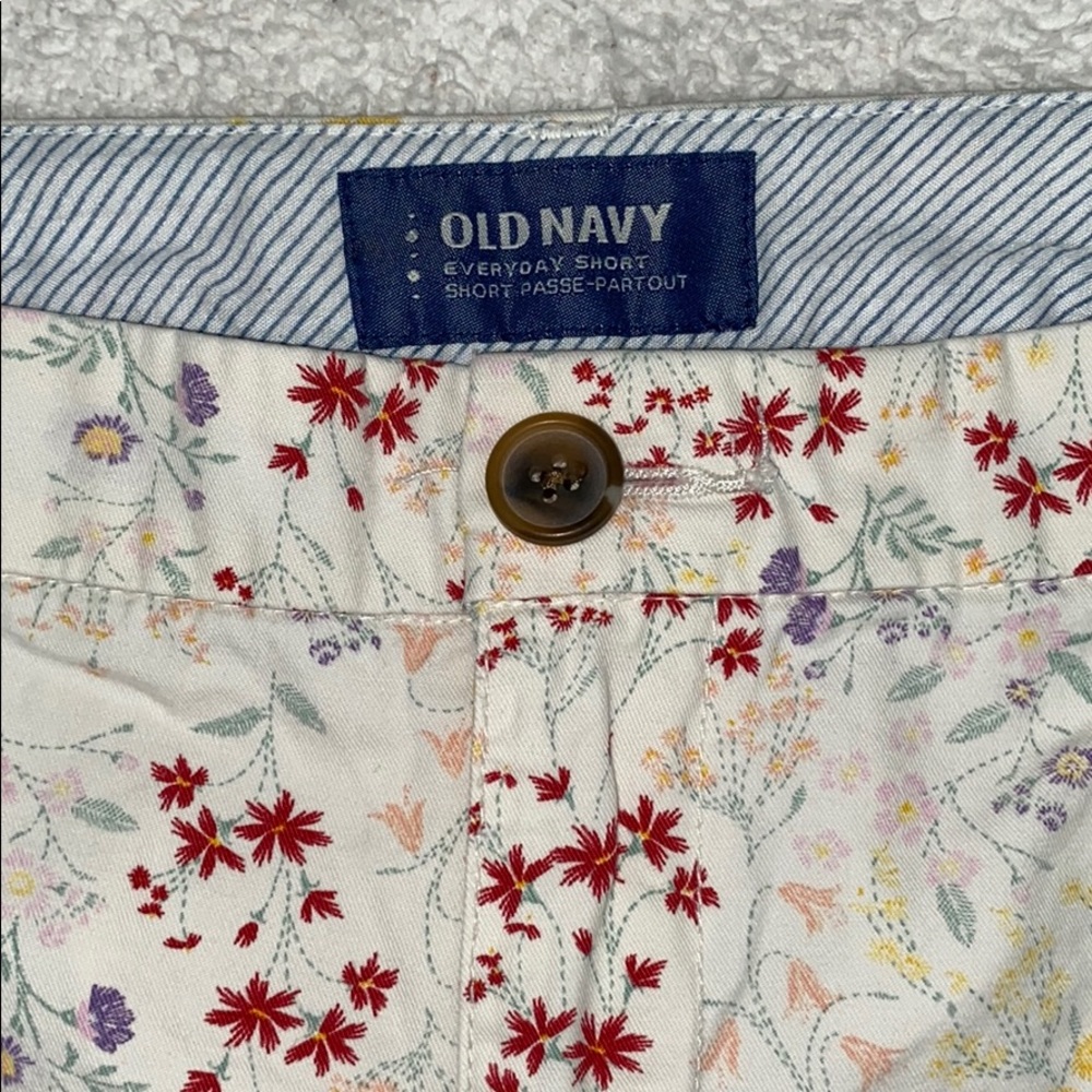 Old Navy Everyday Short - Picture 5 of 5